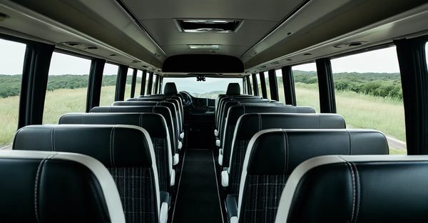 Louez un minibus 9 places pour des voyages inoubliables