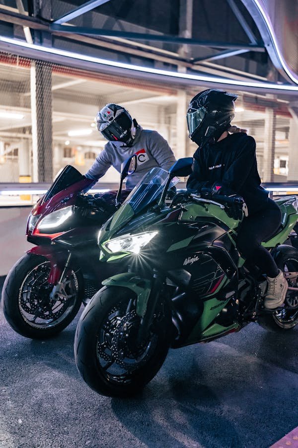 Univers automobile et moto : assurance, entretien et sécurité